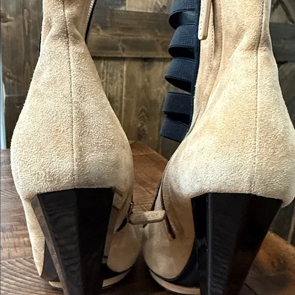 GUCCI Olimpia Ladder Strap Peep Toe Booties - Picture 13 of 16